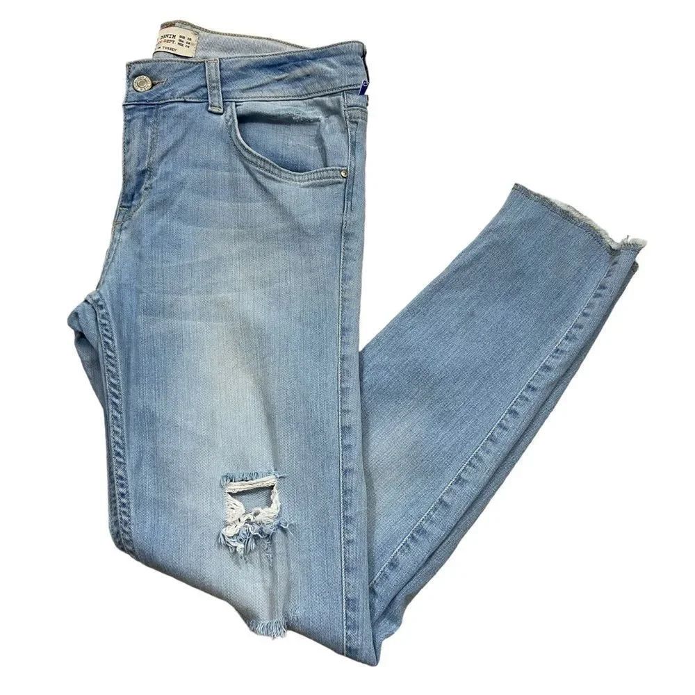 Zara Lightwash Distressed Boyfriend Jeans with Raw Bottom Hem Size‎ 6